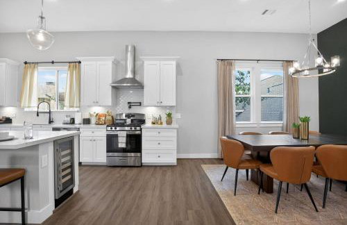 Modern EaDo Stay - 3BR Townhome w Private Deck - Foto 20