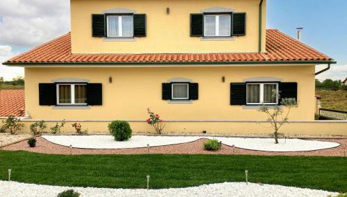 Charming House in Cortiçada with Balcony and Mountain View - Foto 2, Garden