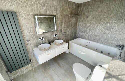 Luxury Georgian House With Sauna Sleeps 19-23 - Photo 49