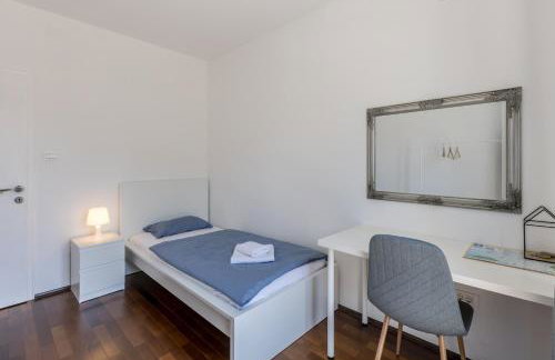 Central Park Apartment with Terrace - Photo 9