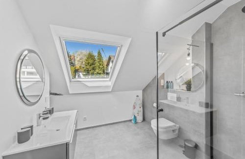 BAT Home Solutions Trierweiler - alles was ein Hotel nicht bietet - 5 Apartments 40 bis 120 qm für bis zu 29 Personen - 5-Raum-Apartment barrierefrei - 60 qm Balkon mit Blick bis Luxemburg - einzeln bis komplett buchbar - 3 Min zur A64 - Foto 25