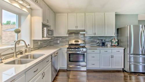 Modern Home on Mille Lacs Lake! Amazing yard and game-room! - Photo 4