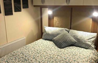 Two x 6 Berth static caravan on Lyons Robin Hood Rhyl North wales - Photo 9