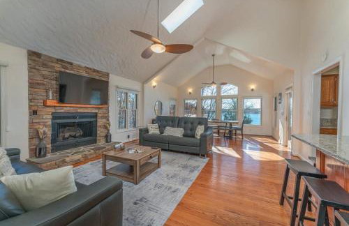 Private Dock Lake Views & Outdoor Fun - Foto 3