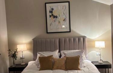 Courtyard House- Luxury Holiday House with floodlit Tennis court - Foto 50