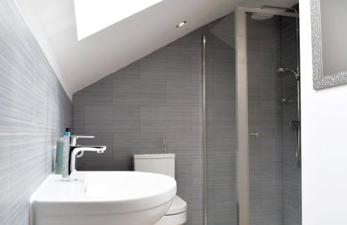 Perivale Lodge - Photo 12