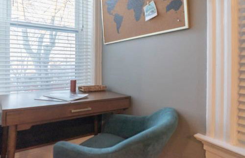 Stylish 4BR with Office Deck Gardens ABODEbucks - Foto 42