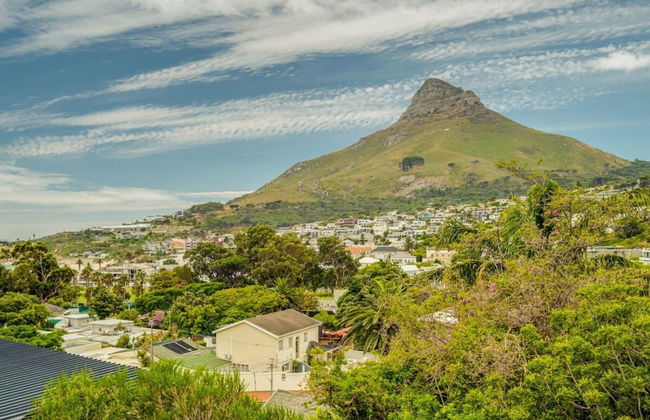 Spacious Apartment With Pool in Camps Bay - Photo 28