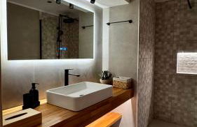 Akonelia - chora center - Photo 8