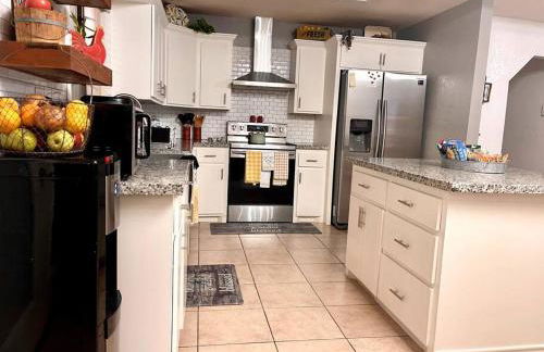 Rest, Relax & enjoy the entire cozy vacational home! - Photo 4