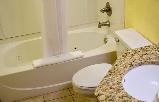 Schooner II Beach and Racquet Club - Photo 18