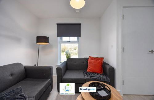 Cosy Retreat By Green Haven Escapes Short Lets & Serviced Accommodation Seacroft With Free Off-Street Parking & Pet-Friendly - Photo 17