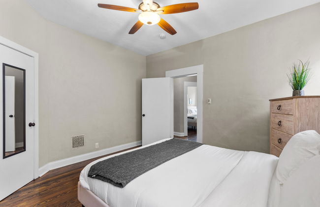 Designer Home in Shaw Right Side - JZ Vacation Rentals - Photo 5