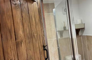 Thors Cave Cabin, Peak District - Photo 47