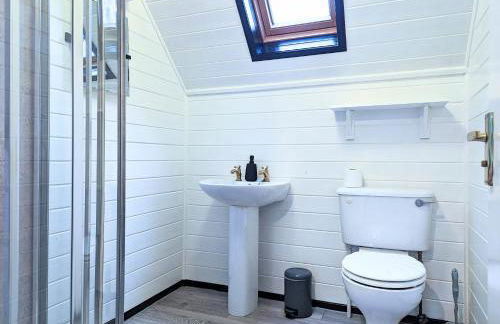 Danu 1A -Hot Tub-Perth-Pet Friendly-Luxury-Romantic - Photo 12