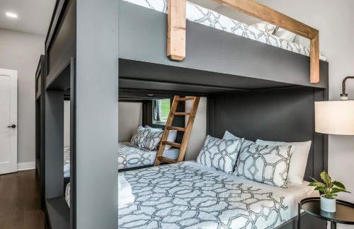 Stylish Nashville Home - Rooftop Deck - Hot Tub - Photo 25