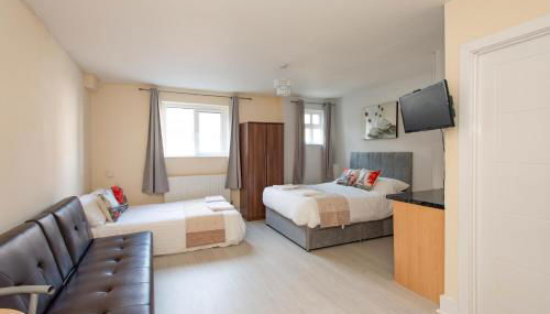 Saffron Studios - Photo 1