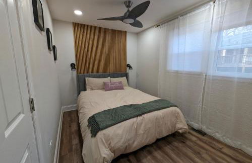 Modern Luxe Family & Groups Friendly Bungalow with Patio & Workspace - Foto 10