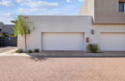 Stylish Gated TH + private heated pool + hot tub - Foto 9