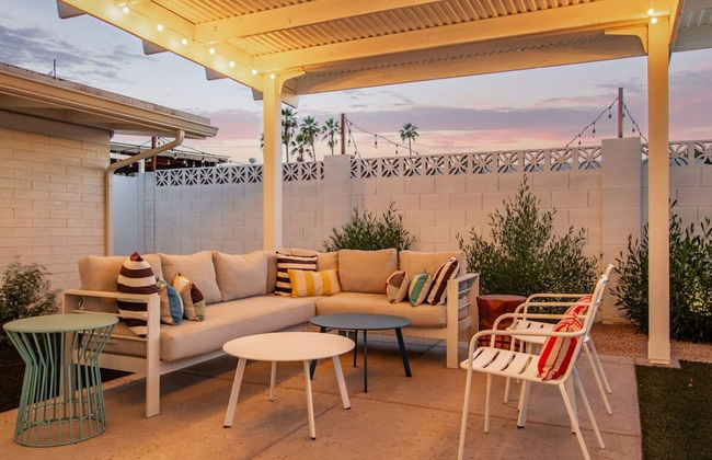 Northview Mid-century Escape Pool Firepit Bocce - Foto 5