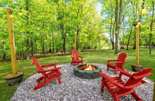 Modernized Log Cabin w Hot Tub Fire Pit & Views - Photo 35