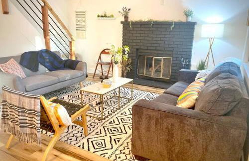 Chalet Retreat w/ Hot Tub, Short Walk to Lake & Pool - Photo 17