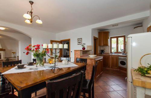 Elegant 4-Bedroom Villa with Private Pool and Amazing Sea Views - Photo 12