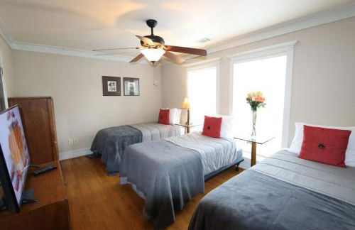 Close to Downtown, 11-Person Swim Spa-Hot Tub, 75" TV 4 Movie Nights, Spacious, Walk To Restaurants, Ping Pong - Foto 20