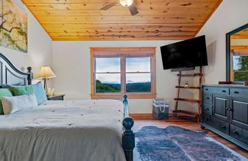 4BR Cabin with Ski Resort, Mtn Views & Hot Tub - Foto 70