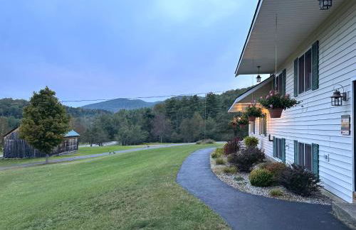 Stylish Mountain Chalet 15mins to Gore Mountain , Large Hot Tub, Playroom & Large Heated Pool - Foto 44