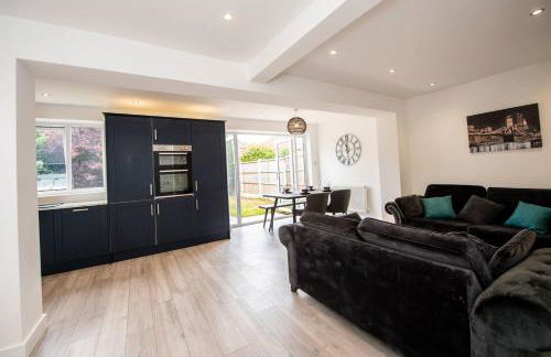 Spacious 3-Bed by Beatles Attractions & Transport - Foto 14