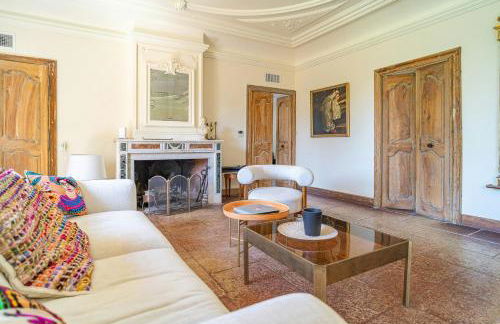 Castle In A Private Camargue Estate - Photo 3