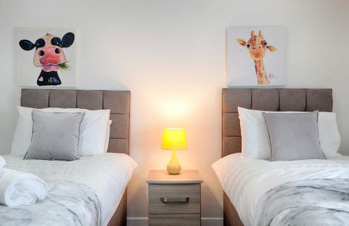 City Access - 3 Beds - Parking - Smart TVs - Foto 13