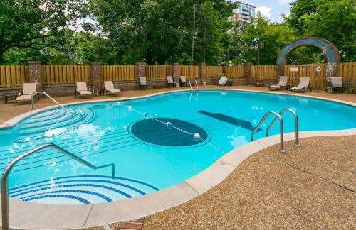 Music City Holiday, on Music Row, has POOL & Free Parking - Foto 31