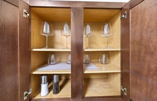 Softly Styled 1 King Sofa Bed Haven Frisco, TX - Foto 22