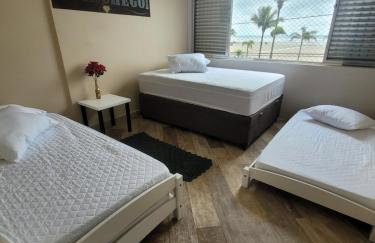 Apartamento Aconchego Frente Mar - Vila Guilhermina Praia Grande SP - Cozinha Completa - Climatizador de Ar - TV a Cabo - Wi-Fi - Photo 1