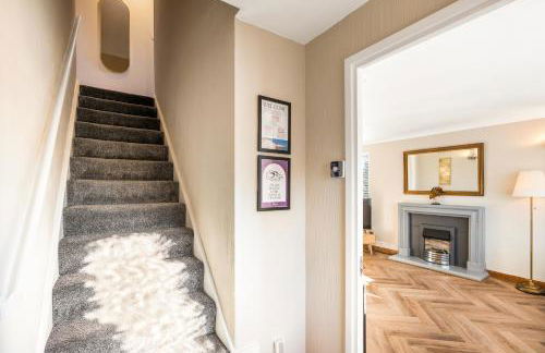 Spacious 5-Bedroom Home, Accommodates 10, Fast Wi-Fi & Parking Included - Foto 34