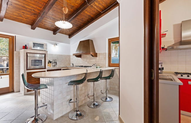 Valley View Villa in San Mango D'aquino with Hot Tub - Foto 23