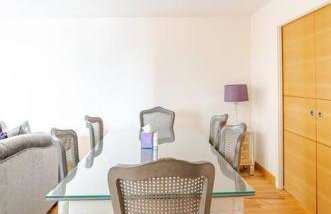 Chelsea Riverfront 2BR & Balcony - Foto 3