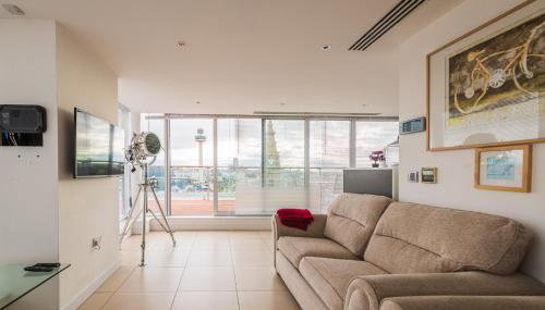 Liverpool City Centre Penthouse, Huge Balcony & Skyline Views, Secure Parking - Foto 5, locker