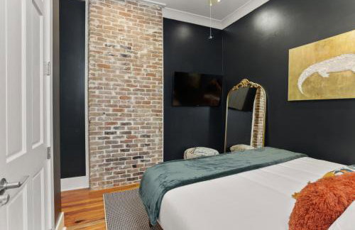 Upscale 3 Bed 2 Bath Private Home in Uptown New Orleans! Close to Magazine Street, Universities, & French Quarter - Photo 21