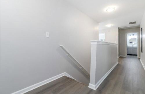 5-Bed Gem Close to Duluth Fun Sleeps 16 - Foto 10