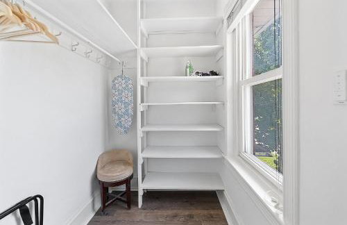 Main Line Manor 3BR with King Beds & Patio & Backyard - Foto 20