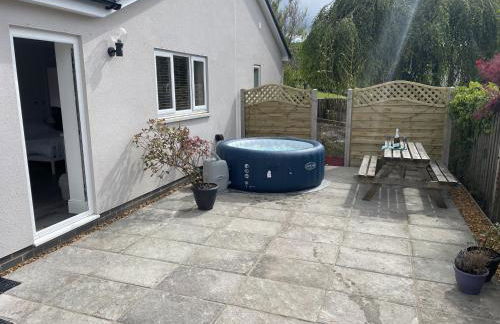 Large New Studio Apartment and Hot Tub - Private Hideaway in the Brecon Beacons - Photo 11