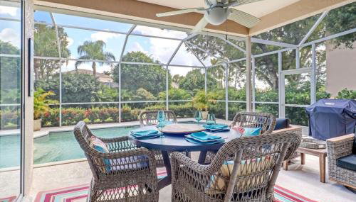 Sunshine days Stunning pool home. Gated community - Foto 2