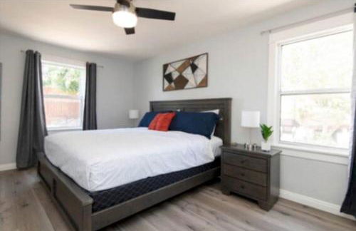 Charming 2BR Condo with Onsite Parking Included - Foto 18