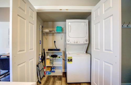 Free parking with In unit washer and dryer AC - Pets Ok - Foto 5