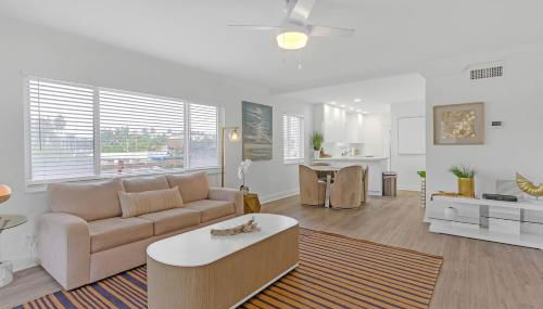 Waterfront Oasis 2BR 2BA with Pool, Gym, Balcony & Parking - Foto 2