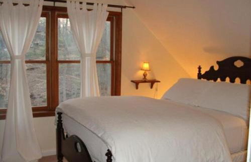 Wooded & Fabulous Brown County Cabin with Hot Tub Near Nashville, IN - Foto 16