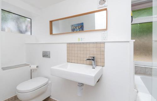 Lovely 1 bed apartment with free parking - Pass the Keys - Photo 24